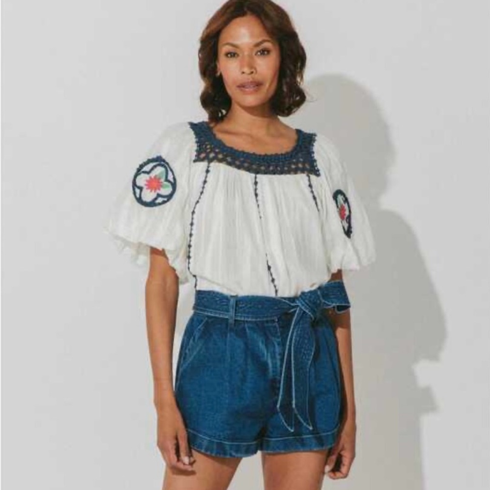 Evereve White and Blue Embroidered Top